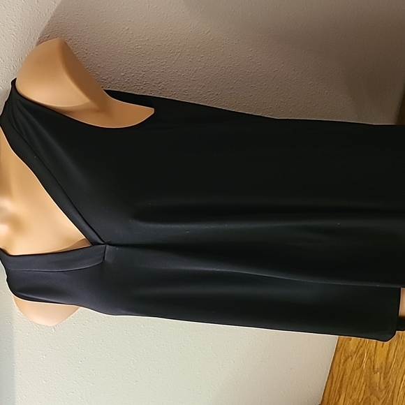 Premise women's v-neck sleeveless knit top - Picture 3 of 8